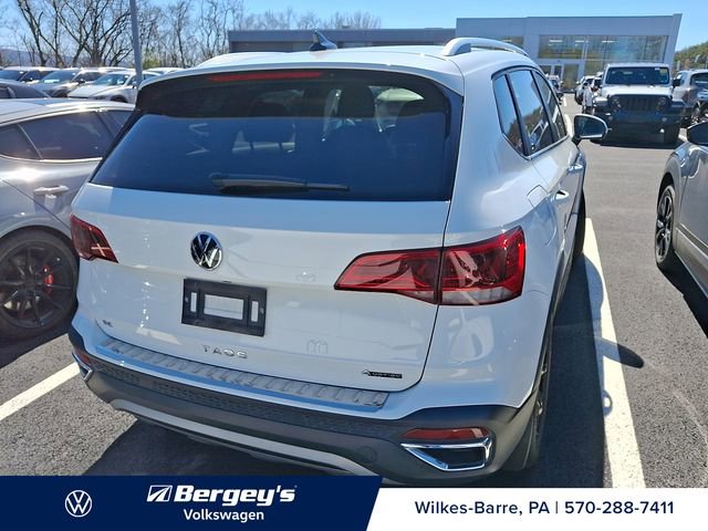 Certified 2023 Volkswagen Taos SE w/ Black Wheel Package AWD/4WD image 6