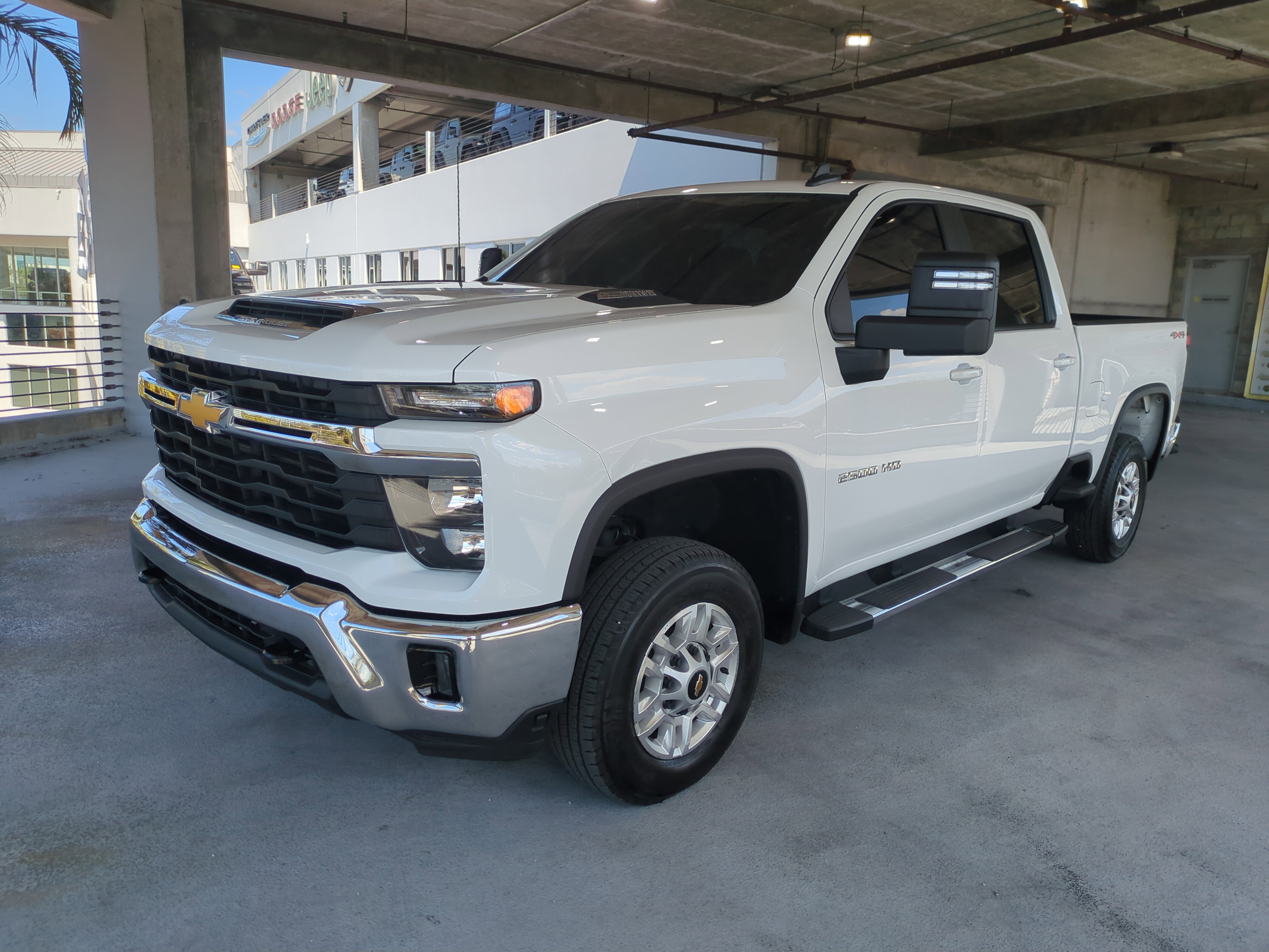 Used 2025 Chevrolet Silverado 2500 LT w/ Convenience Package image 9