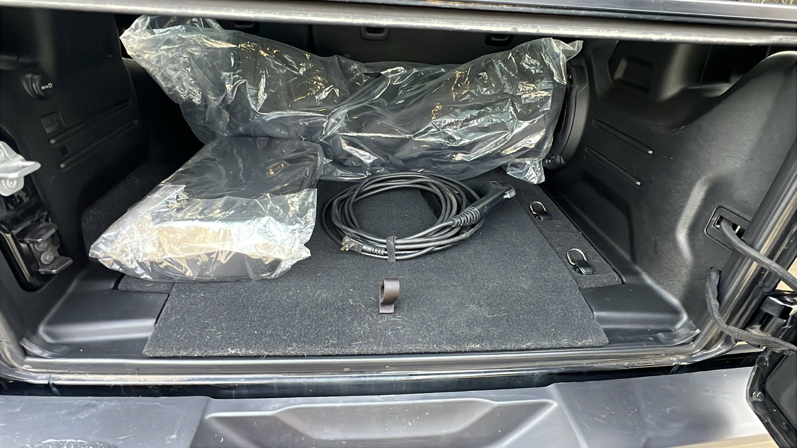 Used 2023 Jeep Wrangler Sahara w/ Cold Weather Group image 13