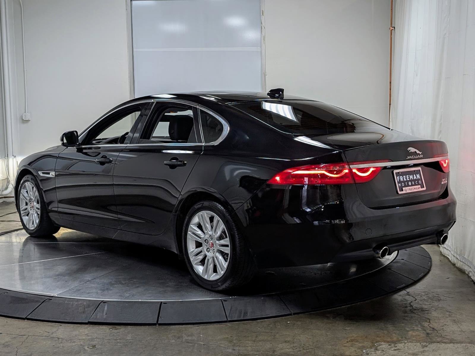 Used 2017 Jaguar XF Premium AWD/4WD image 7