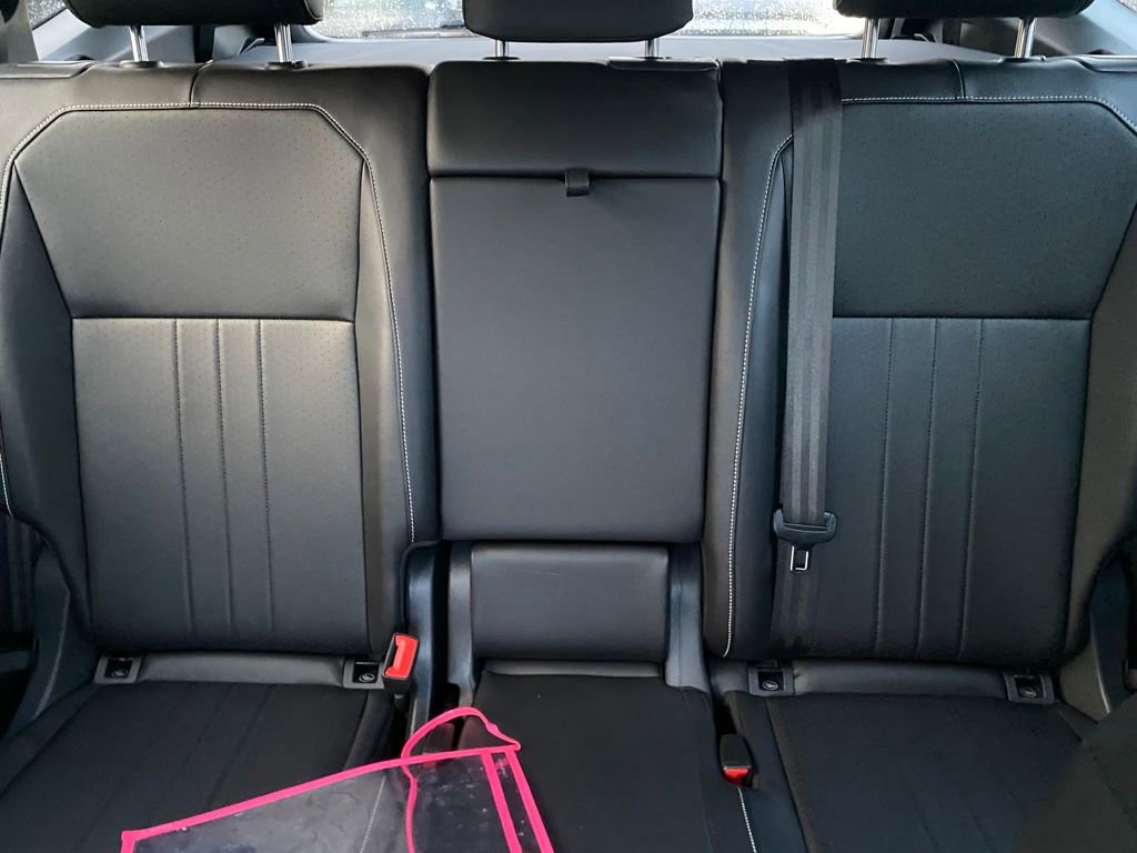 Used 2024 Volkswagen Tiguan SE R-Line image 18