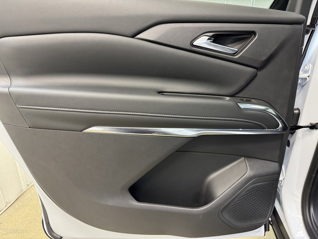 New 2026 Chevrolet Traverse LT w/ Sun and Wheel Package image 15