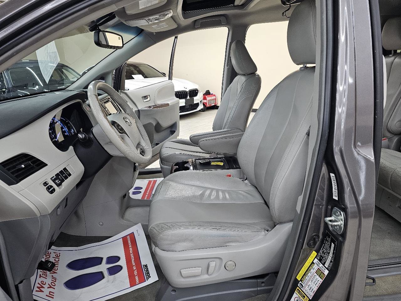 Used 2013 Toyota Sienna XLE image 20