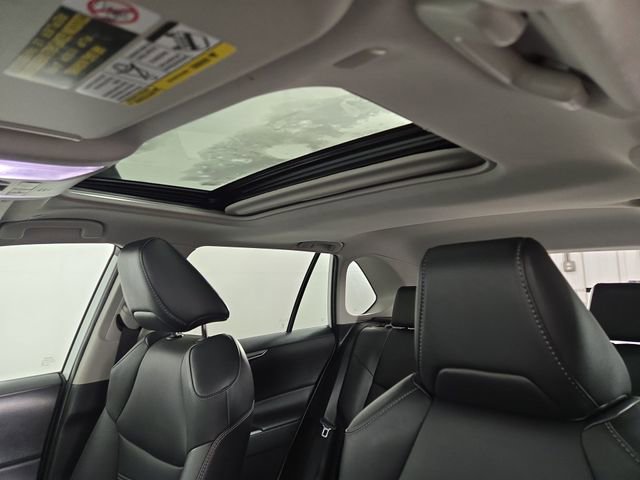 Used 2023 Toyota RAV4 XLE Premium image 31