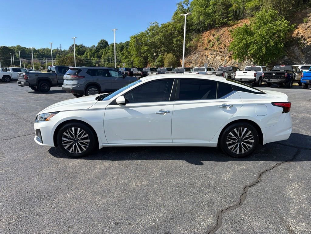 Used 2023 Nissan Altima 2.5 SV FWD image 4