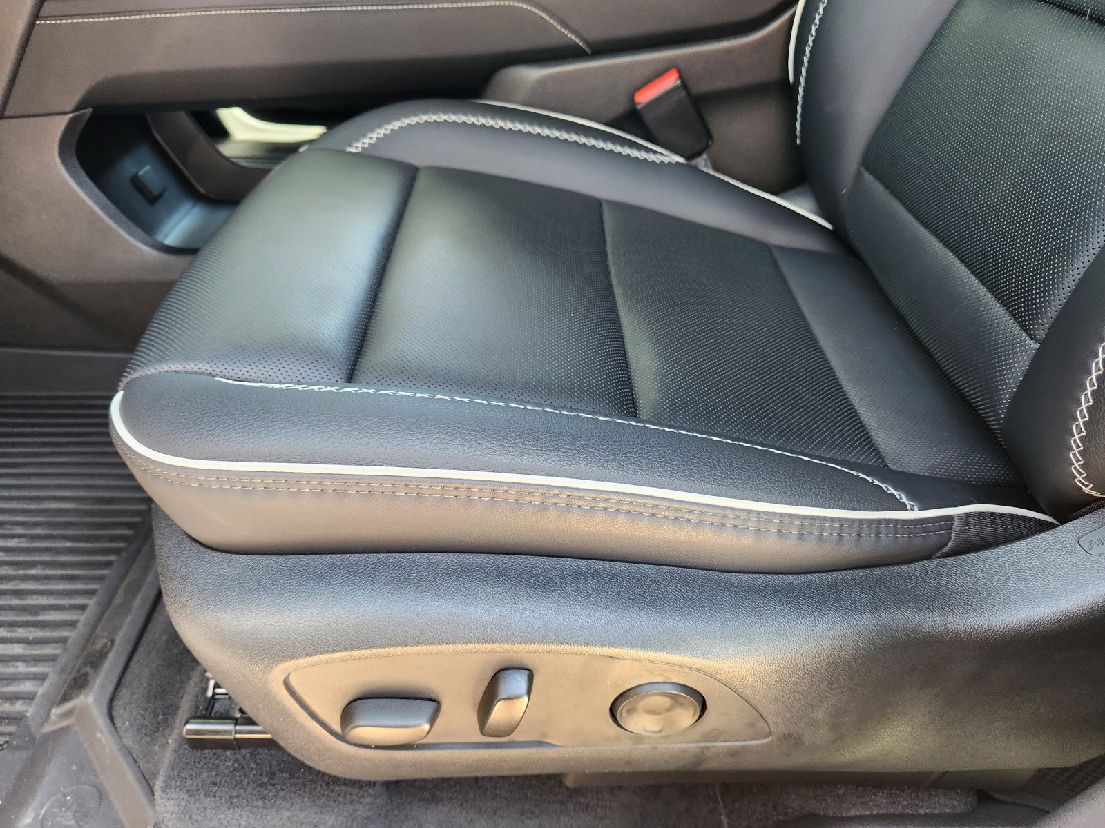 Used 2025 GMC Acadia Denali w/ LPO, Floor Liner Package image 22