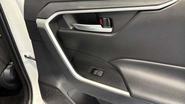 Used 2025 Toyota RAV4 XLE FWD image 26
