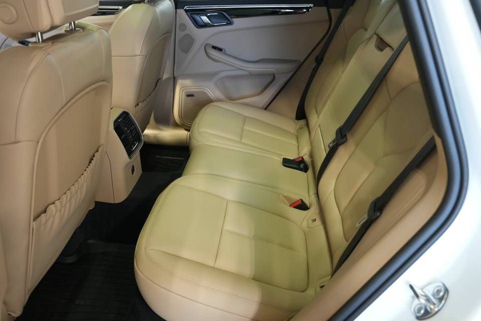 Certified 2026 Porsche Macan AWD/4WD image 27