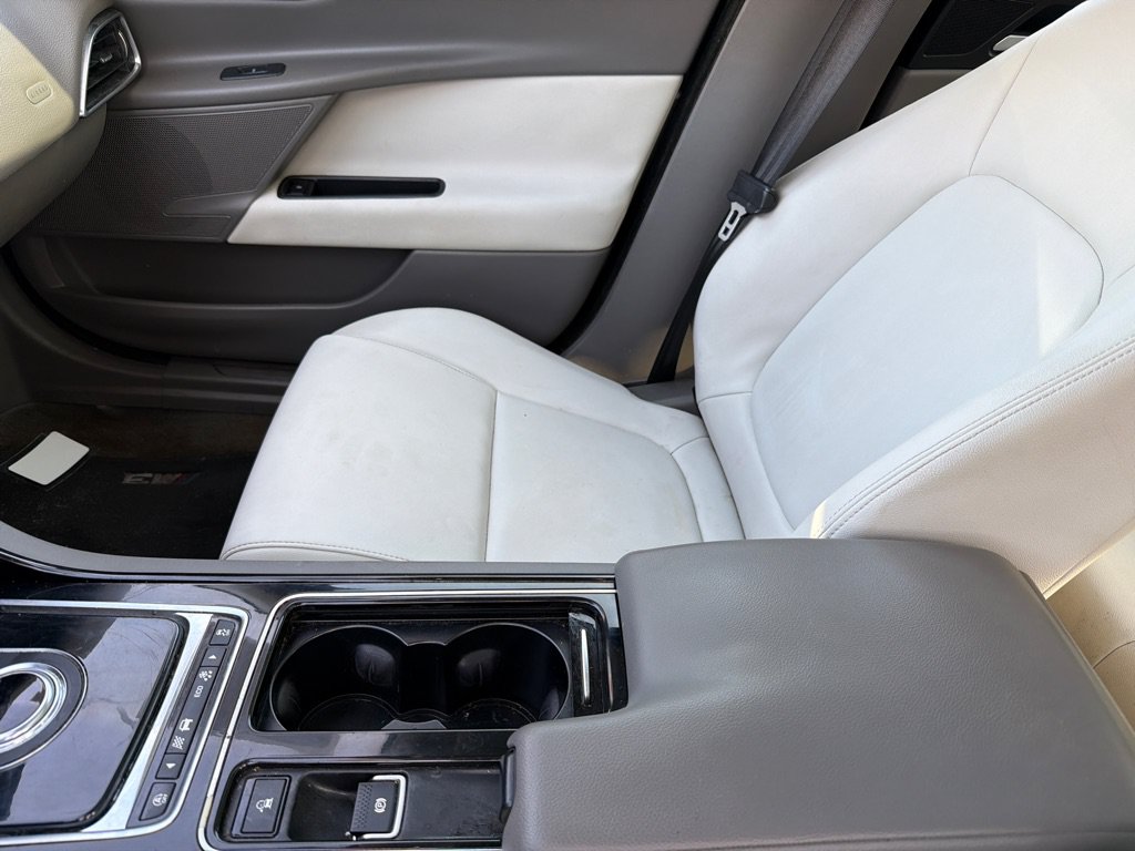 Used 2018 Jaguar XE Premium AWD/4WD image 7
