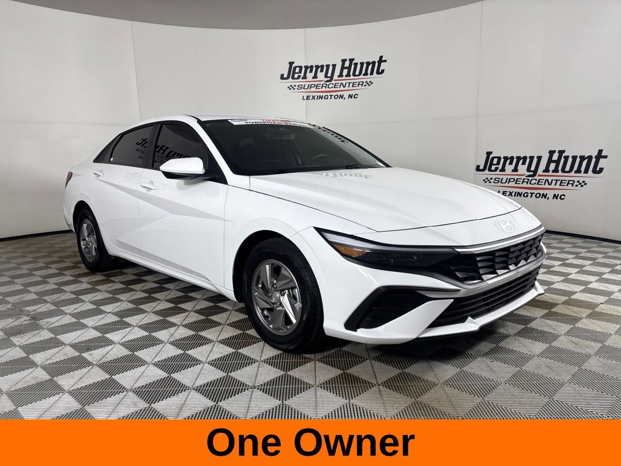 Used 2026 Hyundai Elantra SE FWD image 4