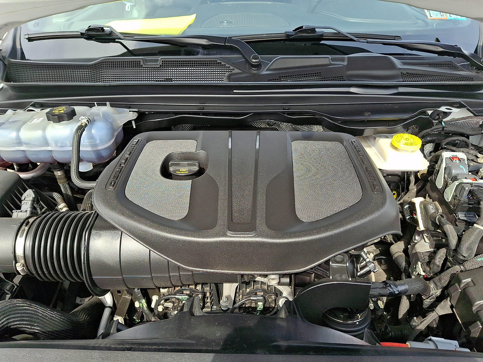 Used 2025 RAM 1500 Laramie AWD/4WD image 26