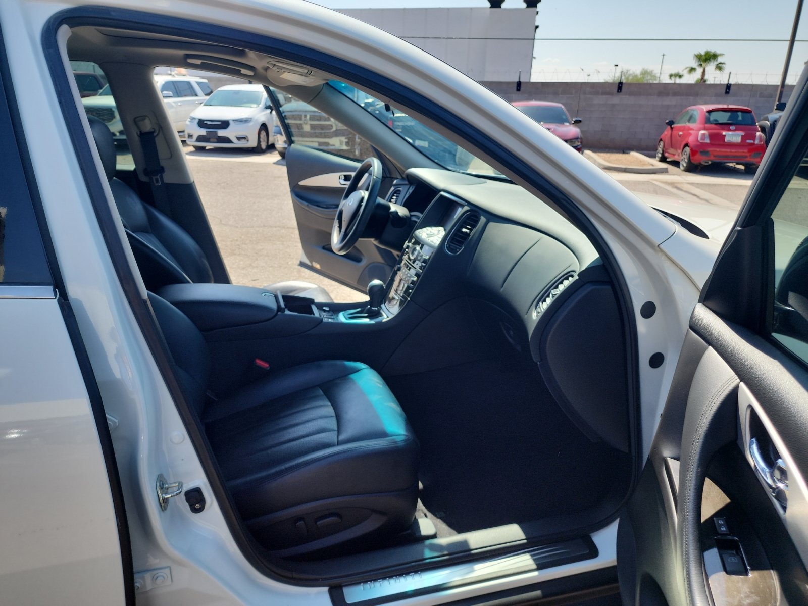 Used 2017 INFINITI QX50 2WD image 16