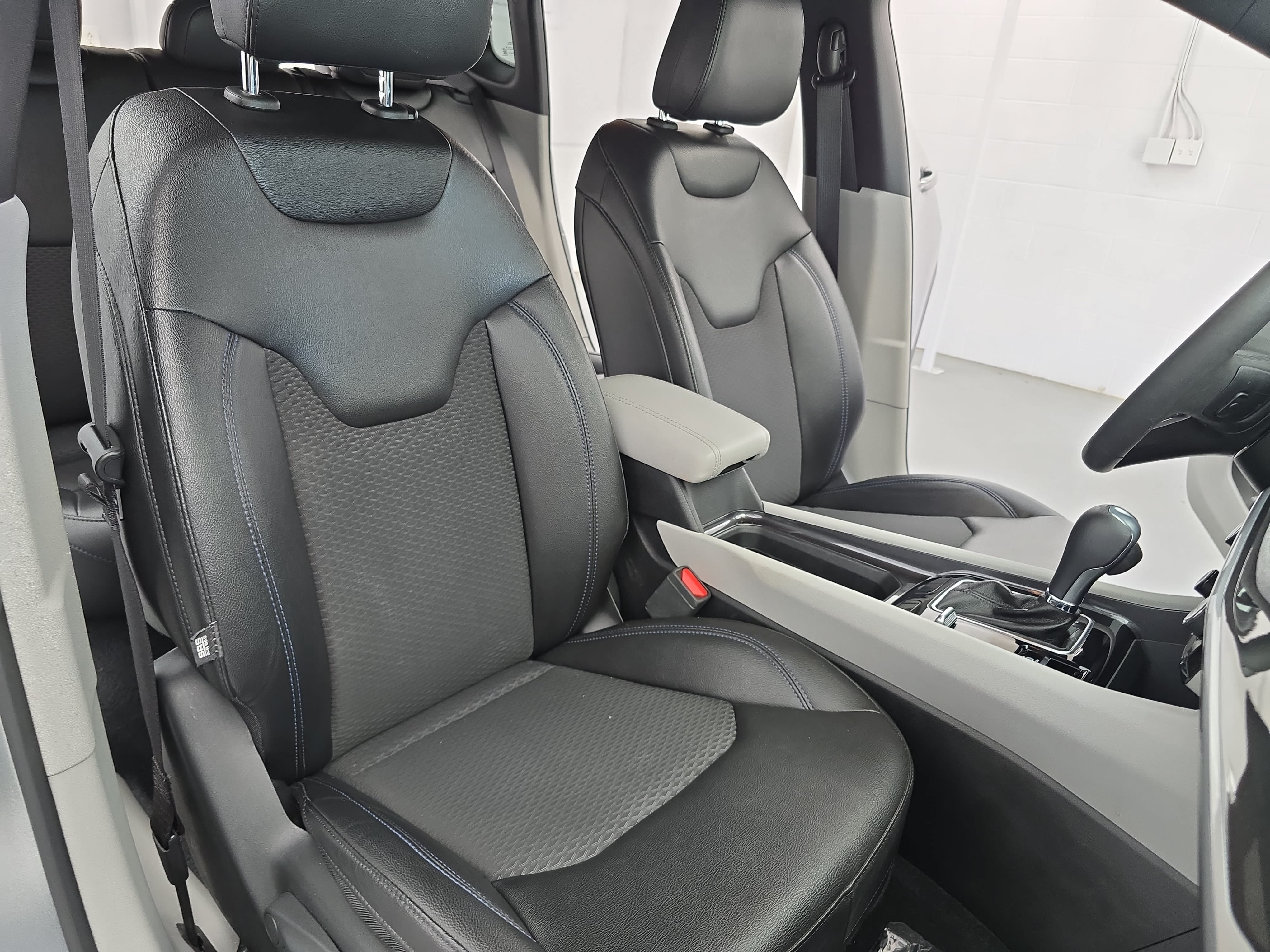 Used 2024 Jeep Compass Latitude w/ Convenience Group AWD/4WD image 10