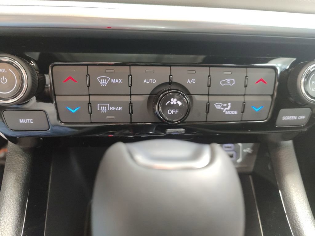 New 2025 Jeep Compass Limited w/ Sun & Sound Group image 28