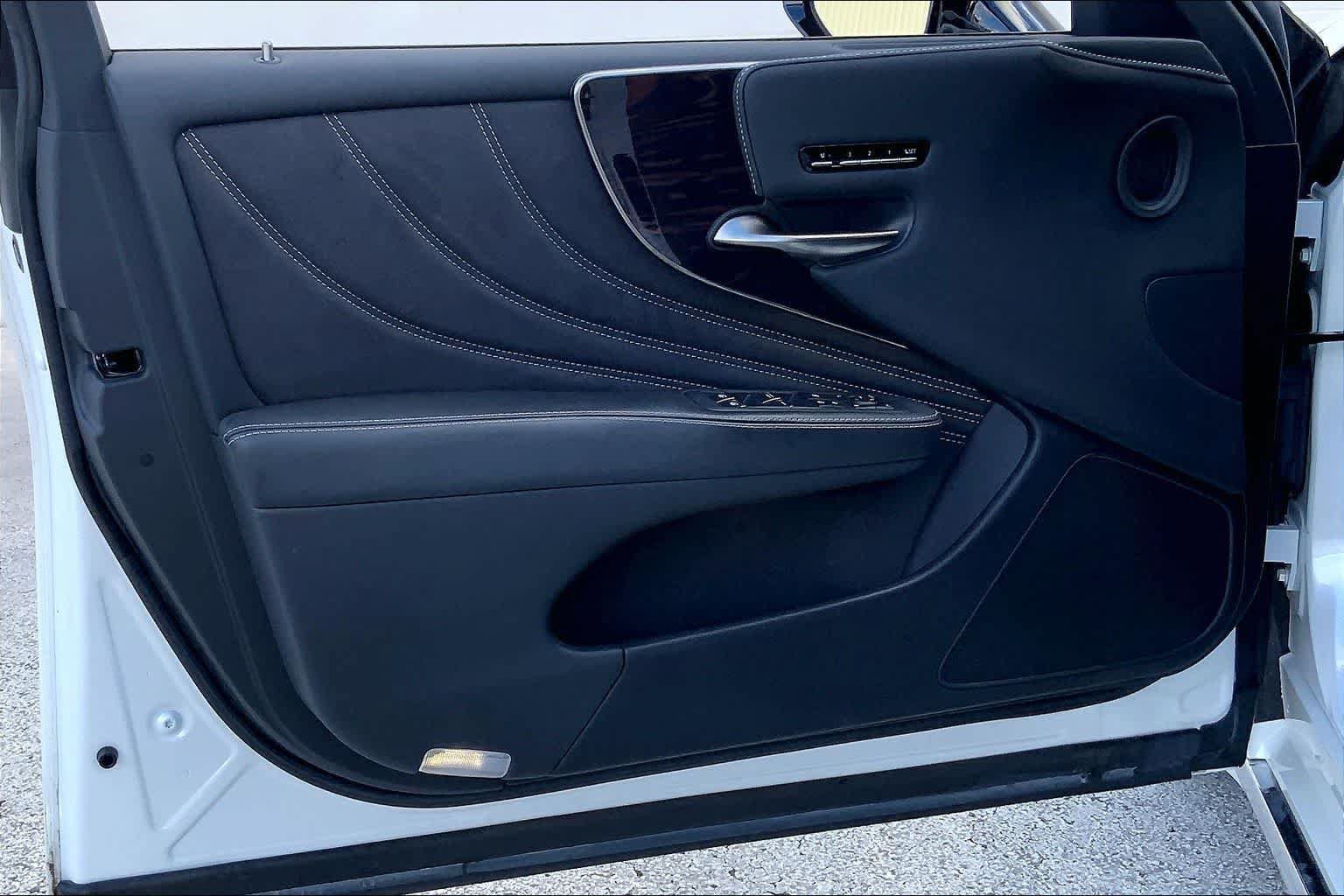 Used 2022 Lexus LS 500 w/ Luxury Package RWD image 27