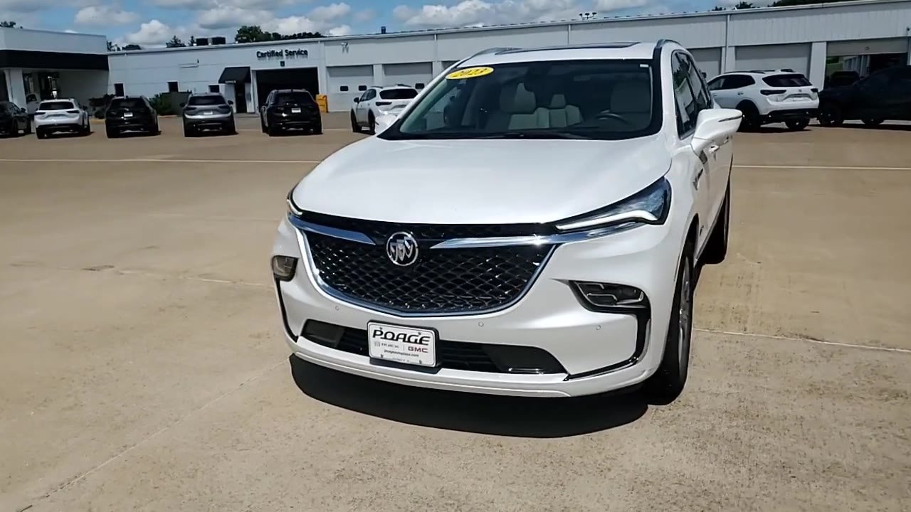 Used 2023 Buick Enclave Avenir w/ Avenir Technology Package AWD/4WD image 3