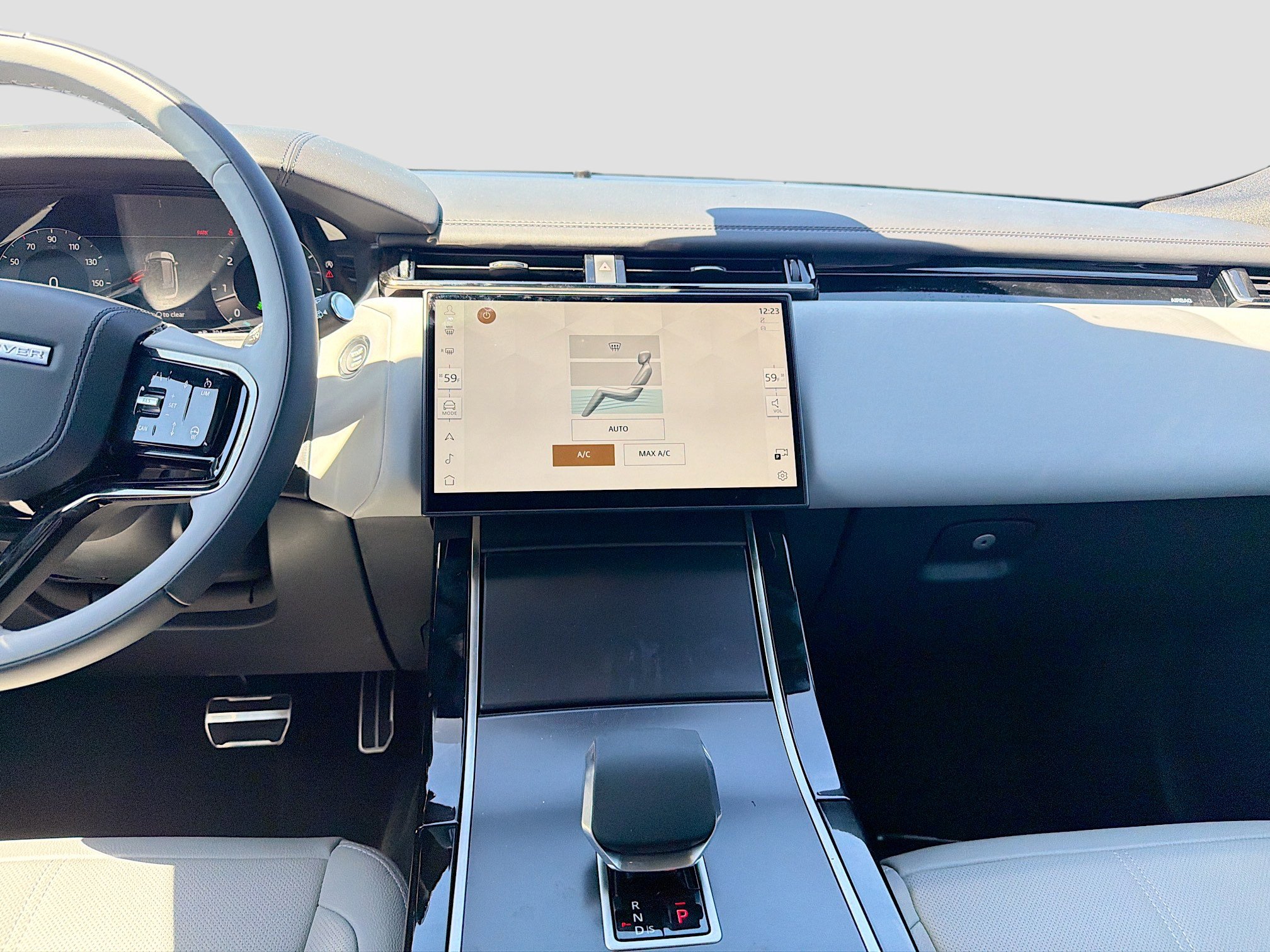 New 2026 Land Rover Range Rover Velar Dynamic SE image 19