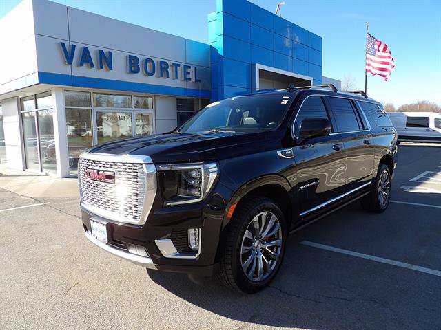 Certified 2022 GMC Yukon XL Denali w/ Denali Premium Package AWD/4WD image 1