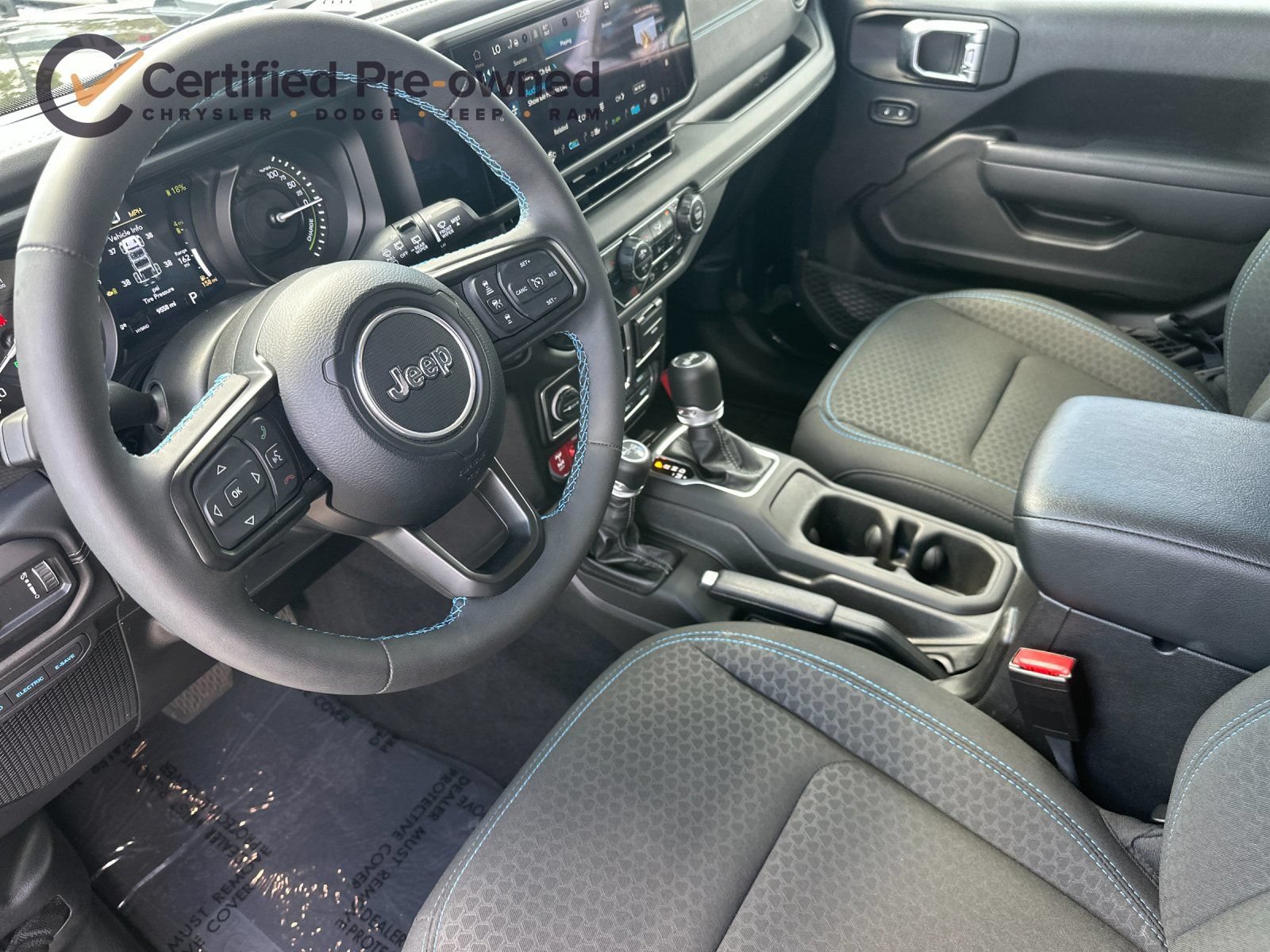 Used 2025 Jeep Wrangler Unlimited Rubicon 4xe w/ Safety Group AWD/4WD image 11