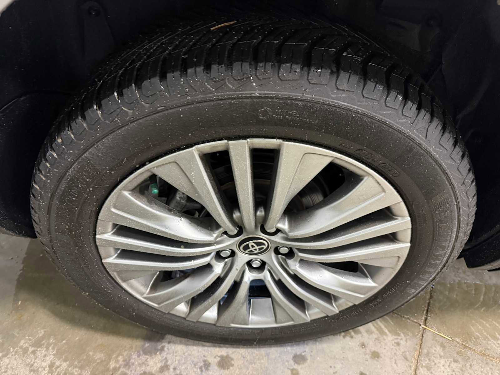 Certified 2021 Toyota Venza Limited image 13
