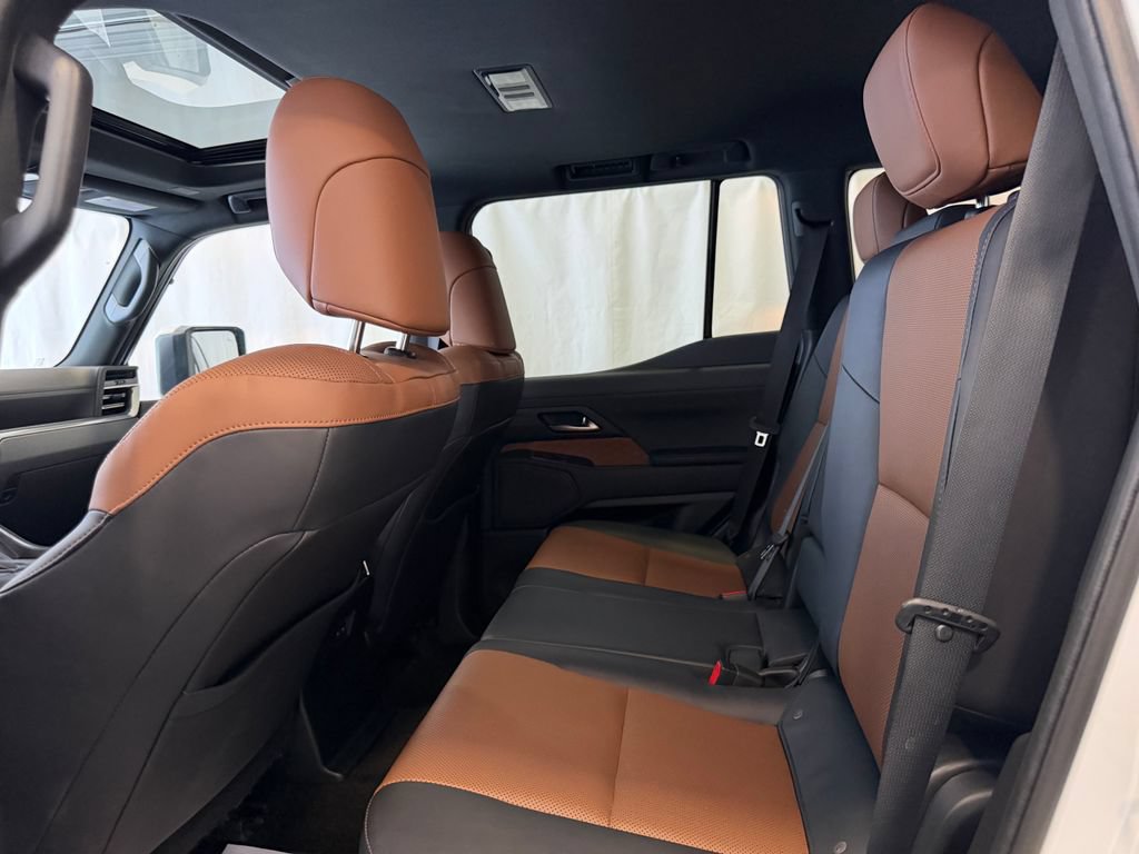 Used 2024 Lexus GX 550 w/ Accessory Package (Z1) AWD/4WD image 20