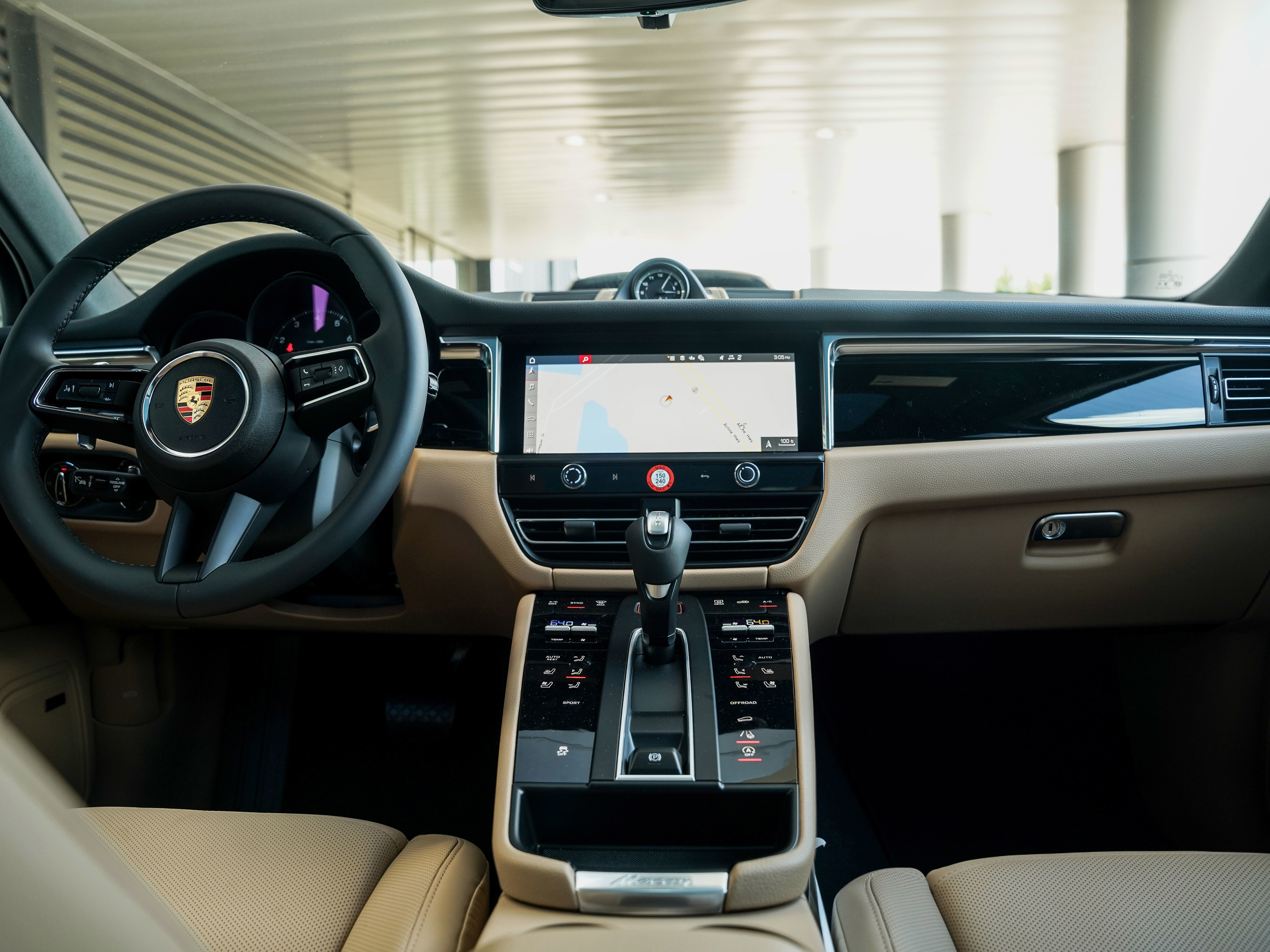 Certified 2025 Porsche Macan image 24