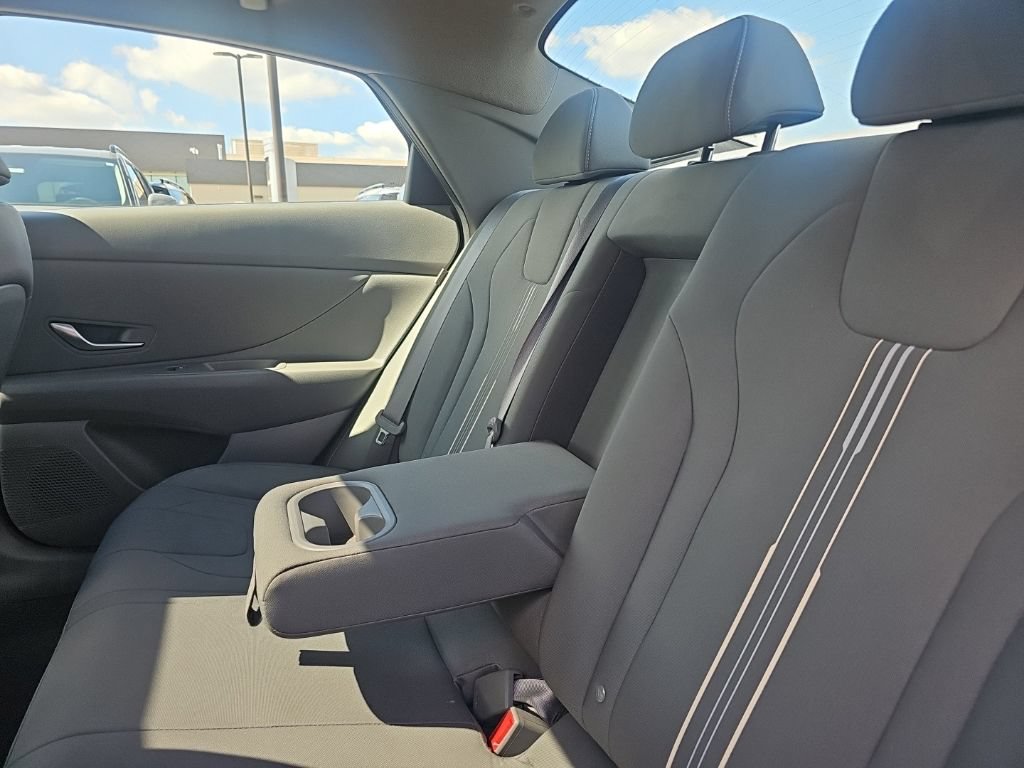 Certified 2025 Hyundai Elantra SEL FWD image 31