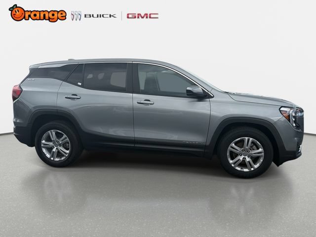 Used 2024 GMC Terrain SLE FWD image 2