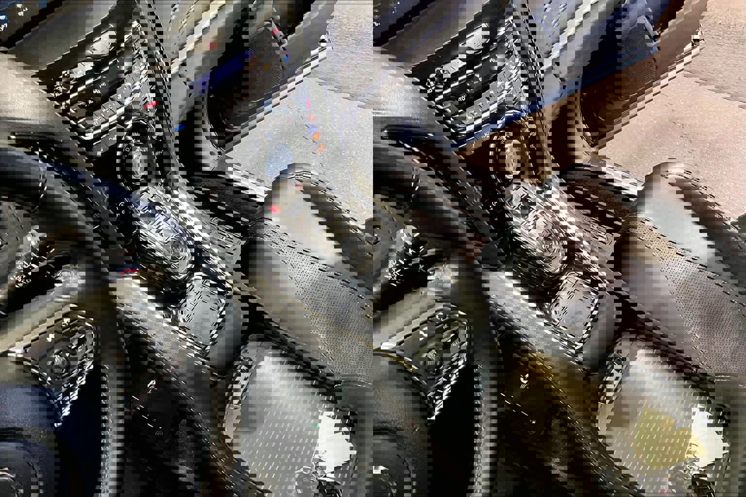 Used 2024 Acura RDX SH-AWD w/ Technology Package image 18