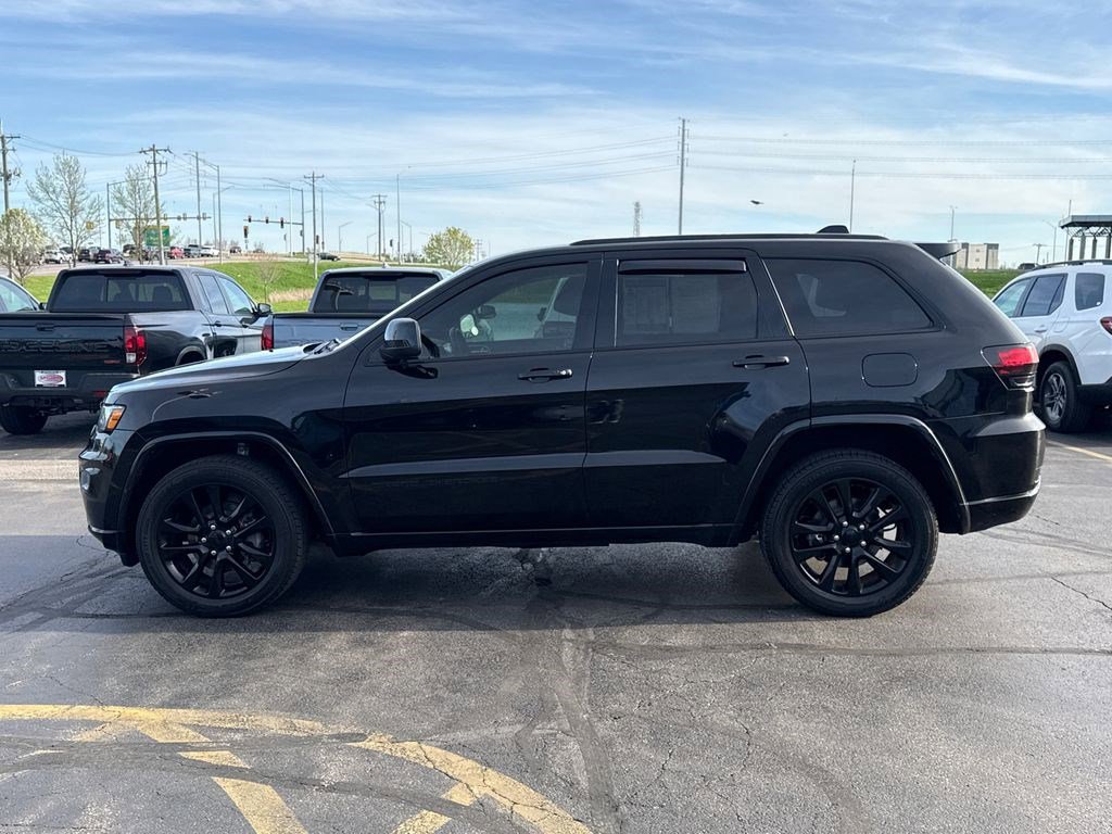 Used 2019 Jeep Grand Cherokee Altitude AWD/4WD image 8