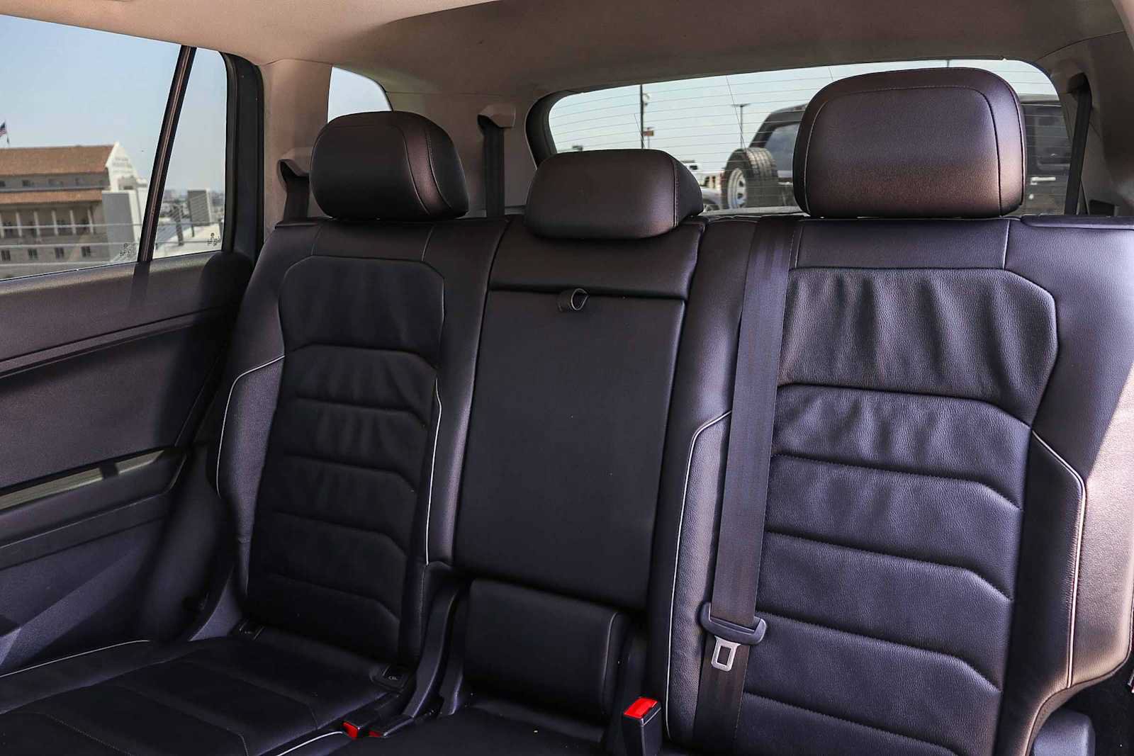 Used 2018 Volkswagen Tiguan SEL Premium FWD image 19