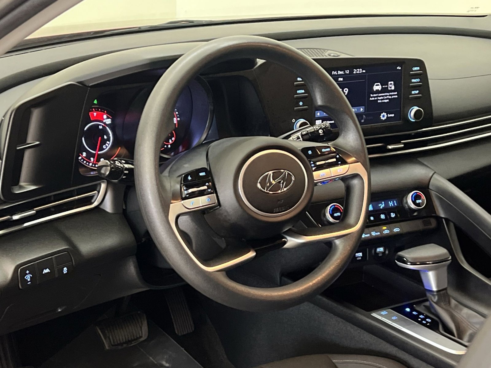 Used 2023 Hyundai Elantra SEL image 14