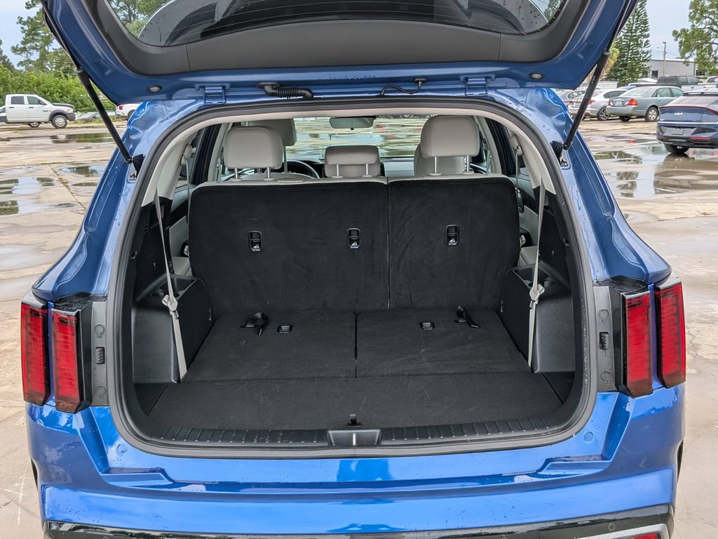 Certified 2023 Kia Sorento S FWD image 12