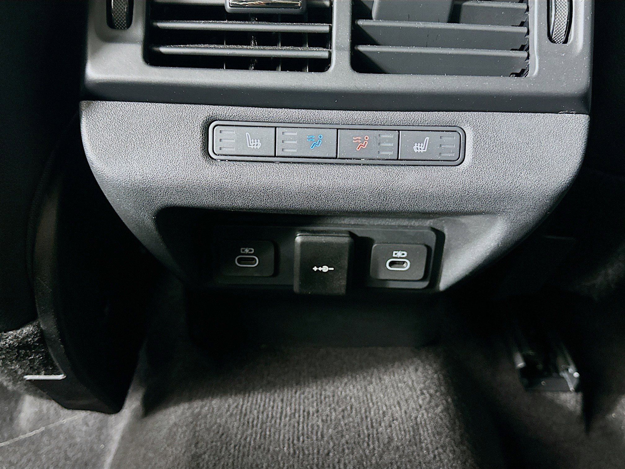 Used 2024 Land Rover Range Rover Evoque Dynamic SE image 34