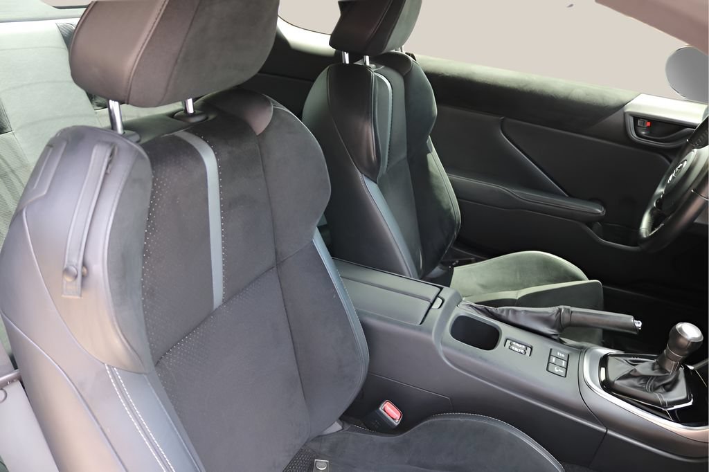 Used 2022 Toyota GR86 Premium w/ ALL Weather Mat Package (TMS) RWD image 17