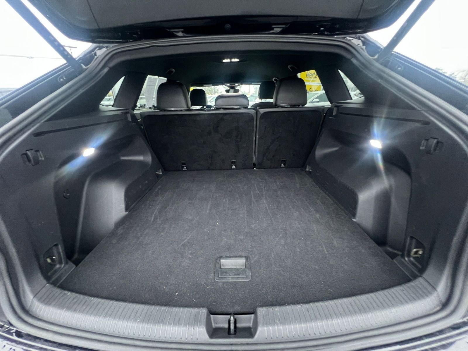 Used 2025 Volkswagen Atlas Cross Sport SE image 31