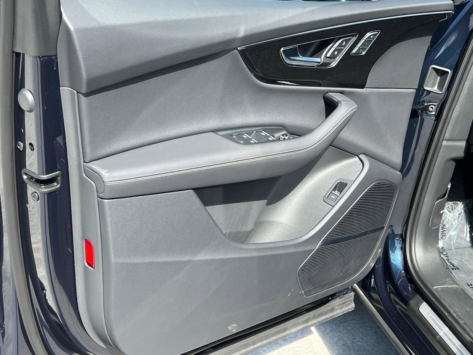 Certified 2025 Audi Q7 2.0T Premium Plus w/ Premium Plus Package AWD/4WD image 10