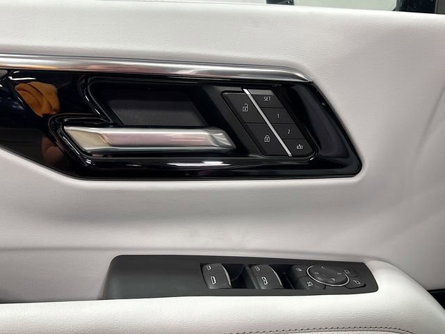 New 2025 Chevrolet Suburban Premier AWD/4WD image 21
