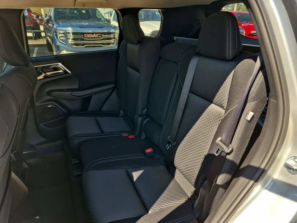 Used 2025 Mitsubishi Outlander ES image 21