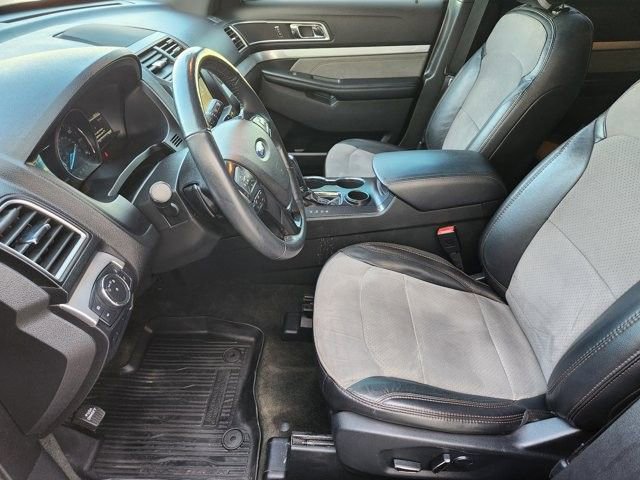 Used 2017 Ford Explorer XLT w/ Equipment Group 202A image 12