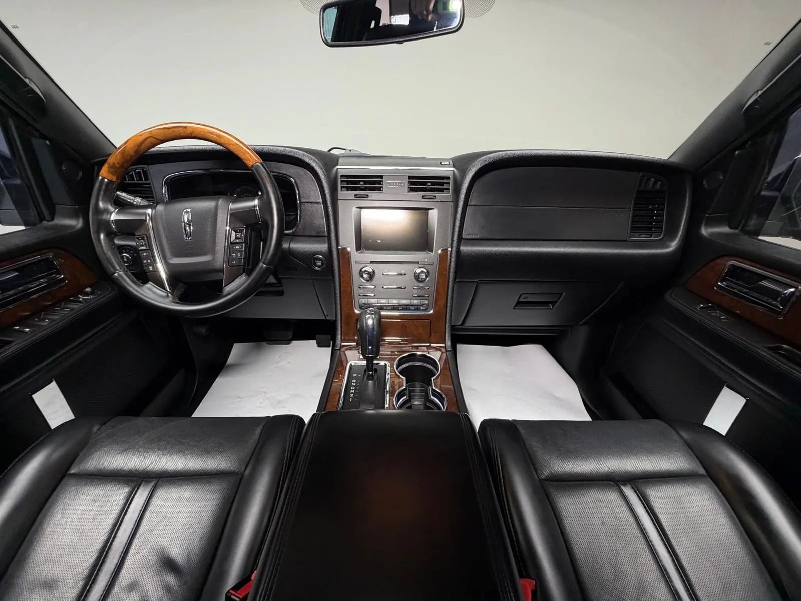 Used 2017 Lincoln Navigator Select AWD/4WD image 24