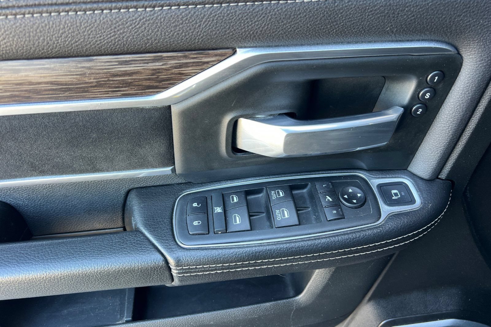 Used 2020 RAM 3500 Laramie AWD/4WD image 11
