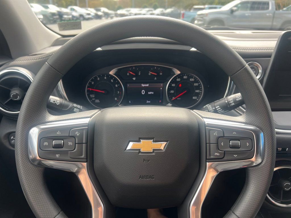 New 2025 Chevrolet Blazer LT w/ Midnight/Sport Edition image 7