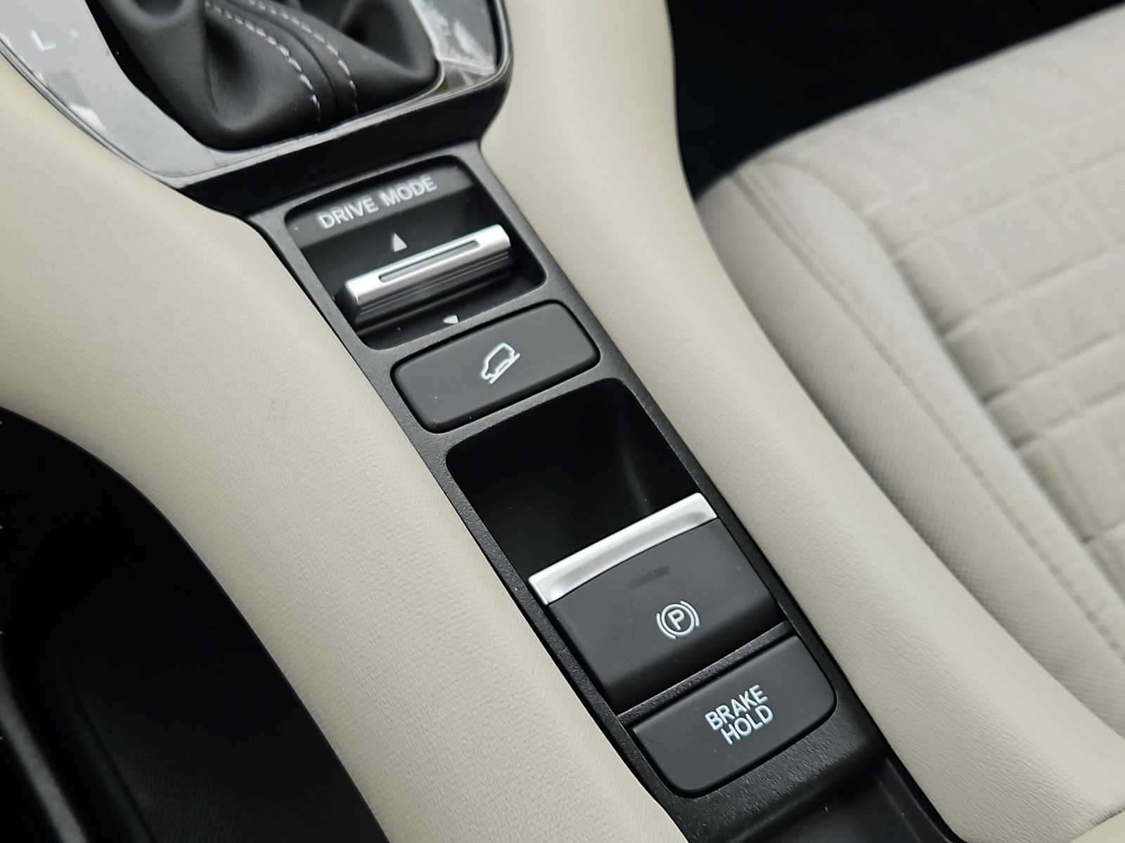 Certified 2024 Honda HR-V LX image 9