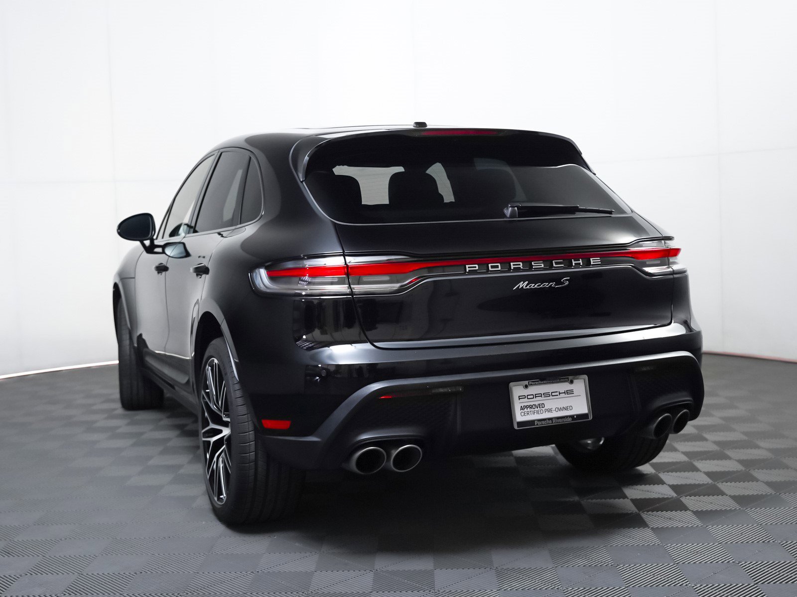 Used 2025 Porsche Macan S image 3