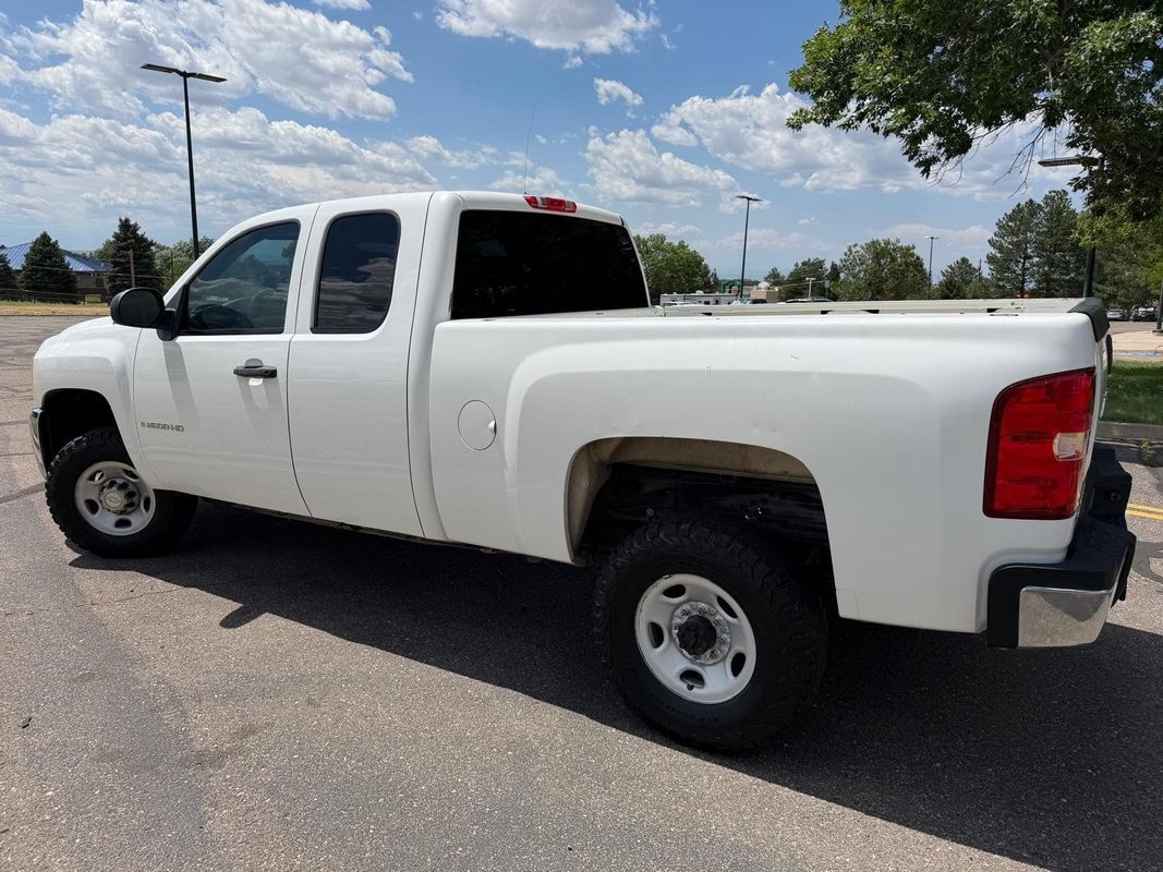 Used 2009 Chevrolet Silverado 2500 W/T AWD/4WD image 2