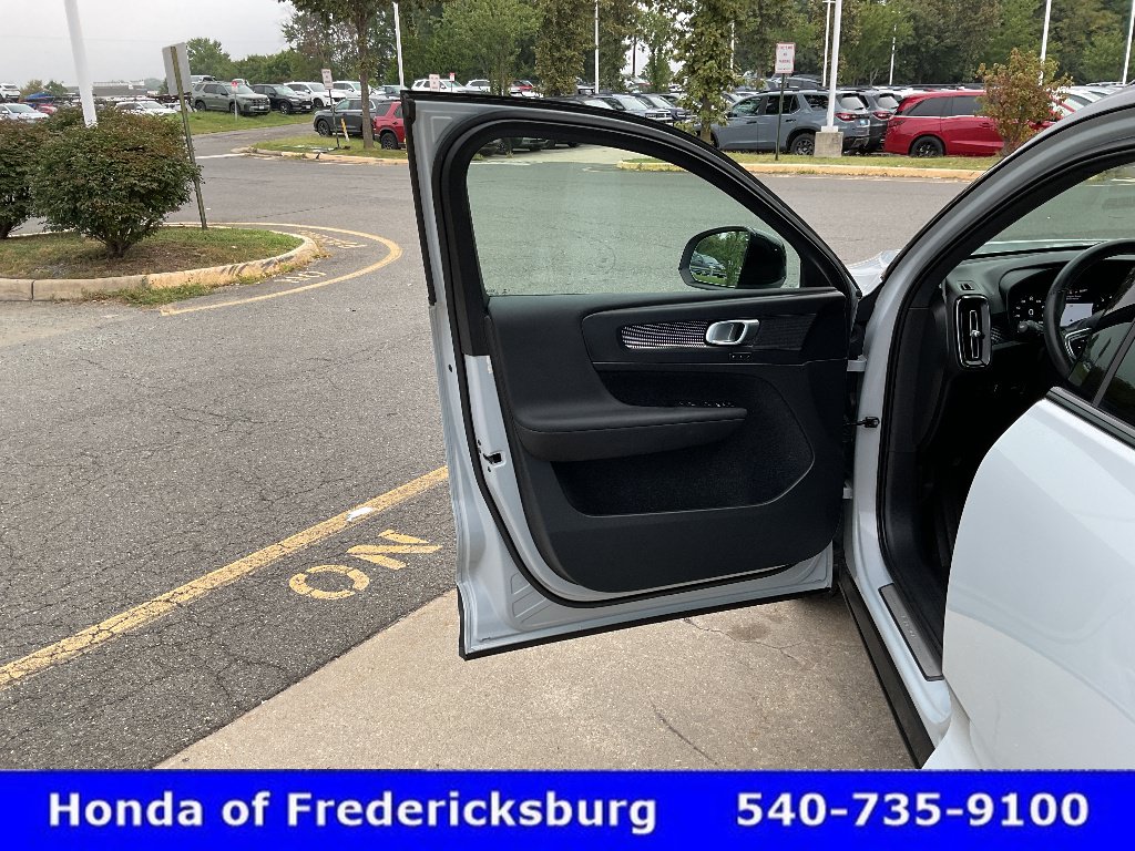 Used 2020 Volvo XC40 T5 R-Design AWD/4WD image 15