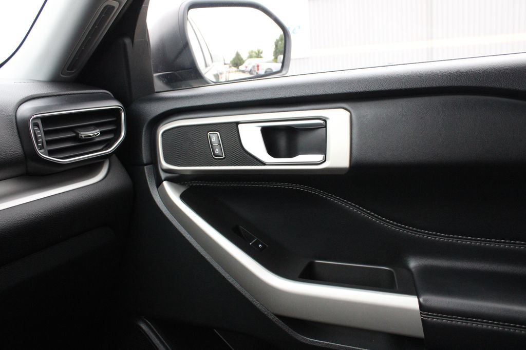 Used 2023 Ford Explorer XLT w/ Equipment Group 202A AWD/4WD image 21