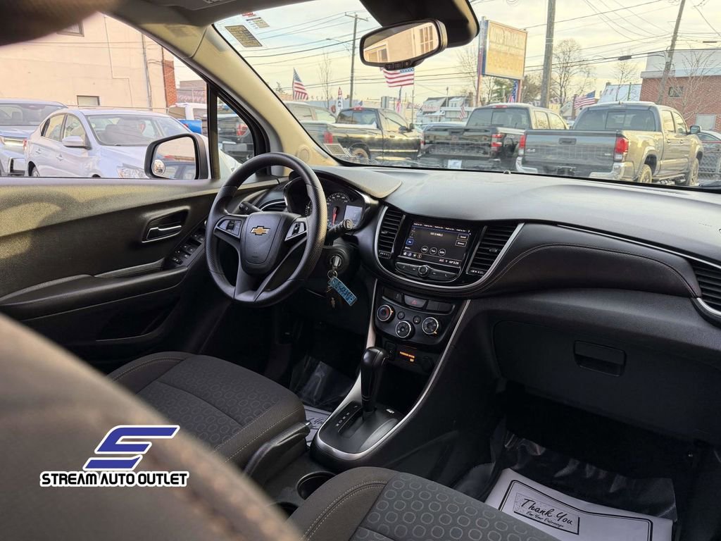 Used 2021 Chevrolet Trax LS w/ Tint and Cruise Package image 12