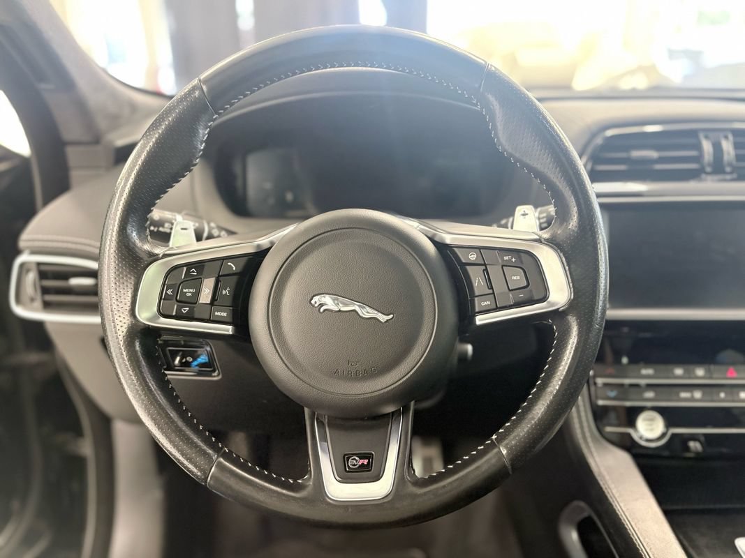 Used 2020 Jaguar F-PACE SVR AWD/4WD image 18